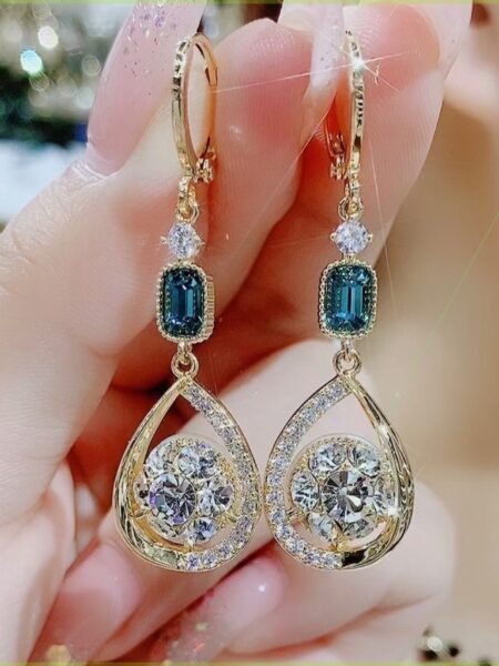 New Ins 2024 Exquisite Crystal Water Drop Dangle Earrings Luxury Zircon Earings for Girl