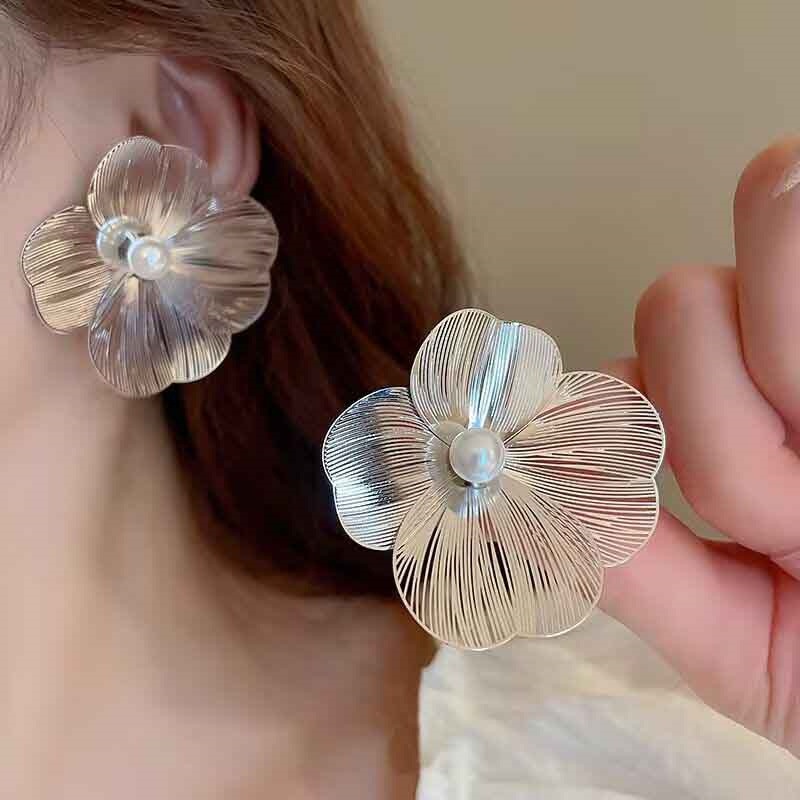 Enacolor Personality Flower Pearl Earrings for Jewelry Party Girl Accessories Gifts New 2024
