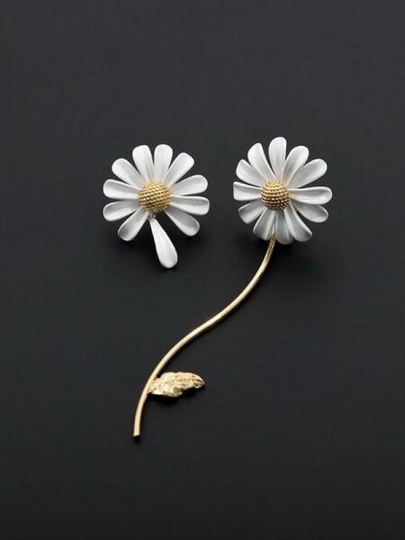 Korean Style Cute Small Daisy Flower Stud Earrings For Women Girls Sweet Statement Asymmetrical Earring Party Jewelry Gifts